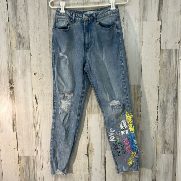 Tinseltown Denim - Tinseltown Mom Jeans Womens Size 7 Light Blue Graffiti Painted Leg Detail Pants